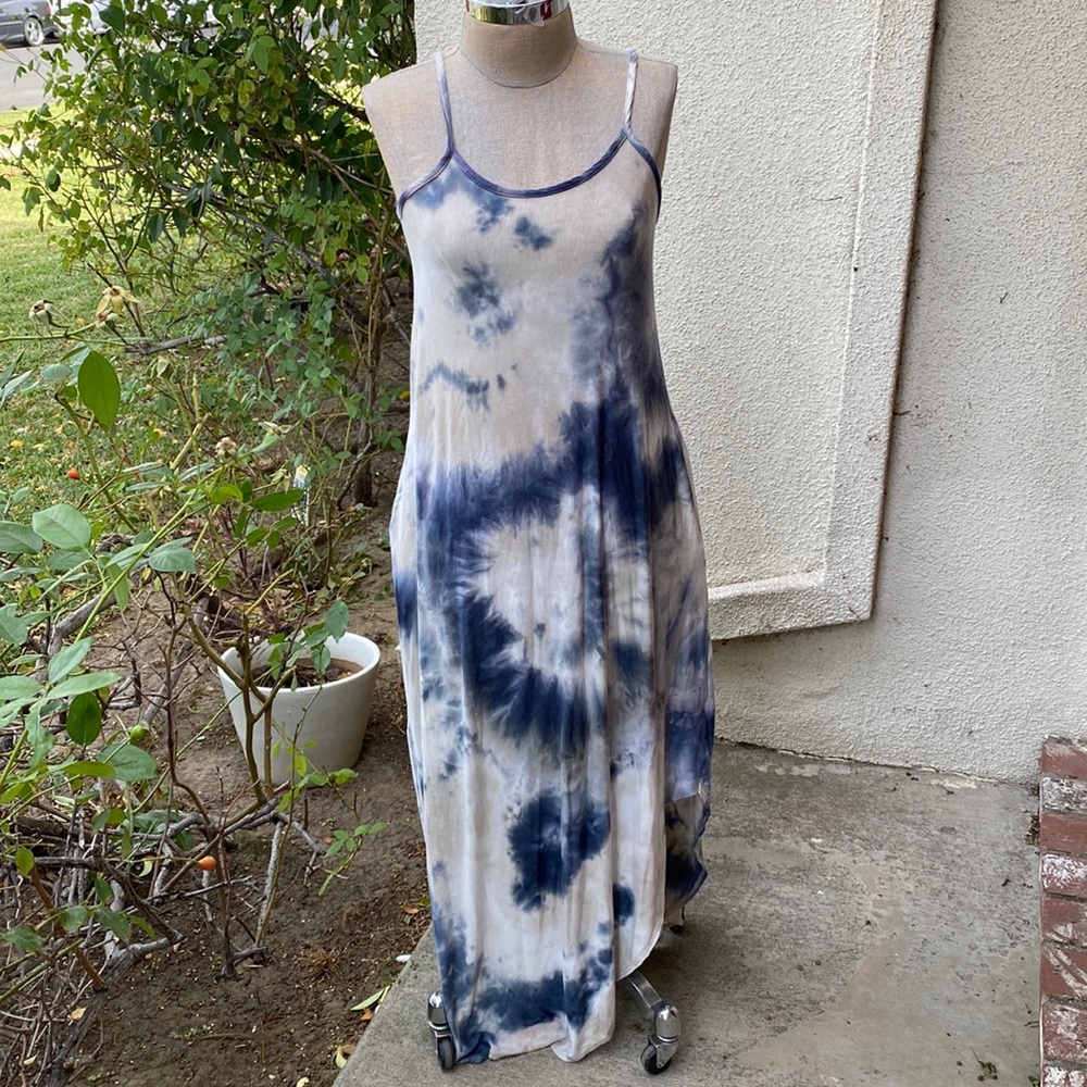 Final Touch gorgeous tie dye stretchy dress from luxury boutique in Laguna - Picture 3 of 14
